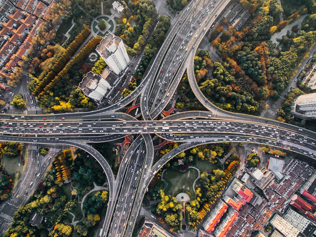 Optimizing Provisioning Strategies for Uninterrupted Traffic Flow