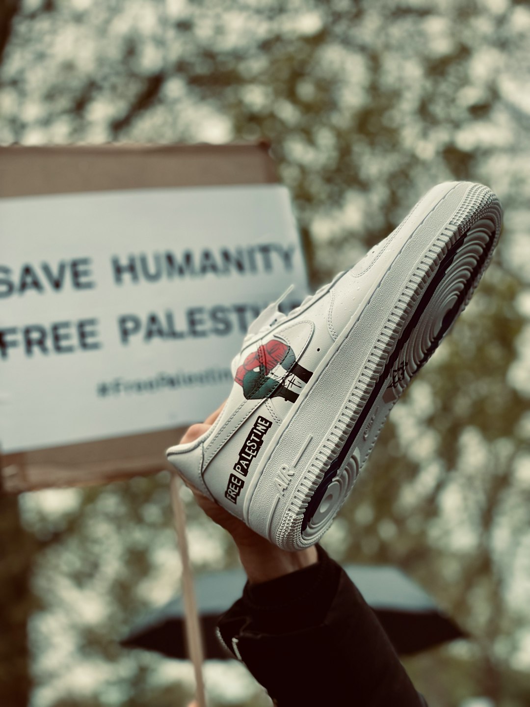 Fostering Open Dialogue Amidst Polarized Online Environments