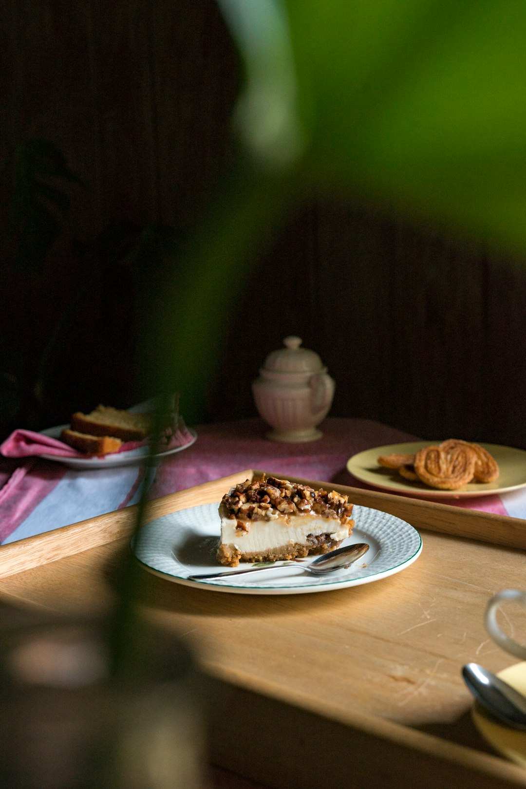 Sweet Tamarind Glaze Enhances Traditional European Kladdkaka Recipe