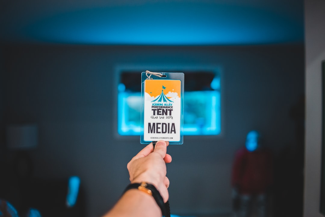Filtering Out Biased Media A Recipe for Discerning Citizens