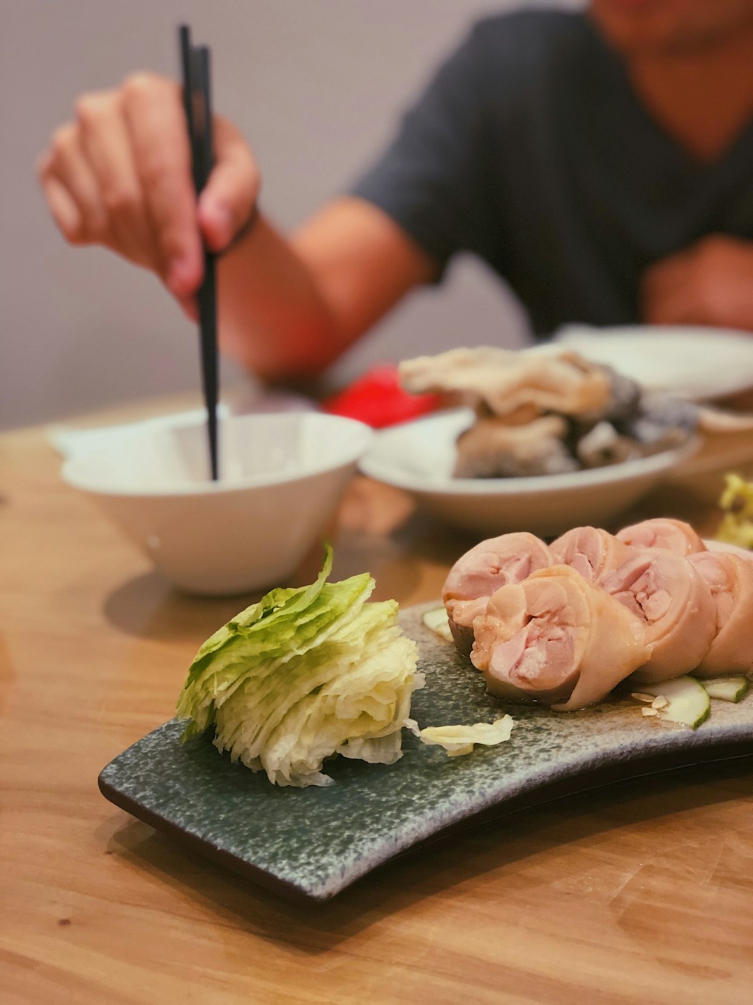 Savor Wholesome Cabbage Sashimi with a Tangy Acid Twist