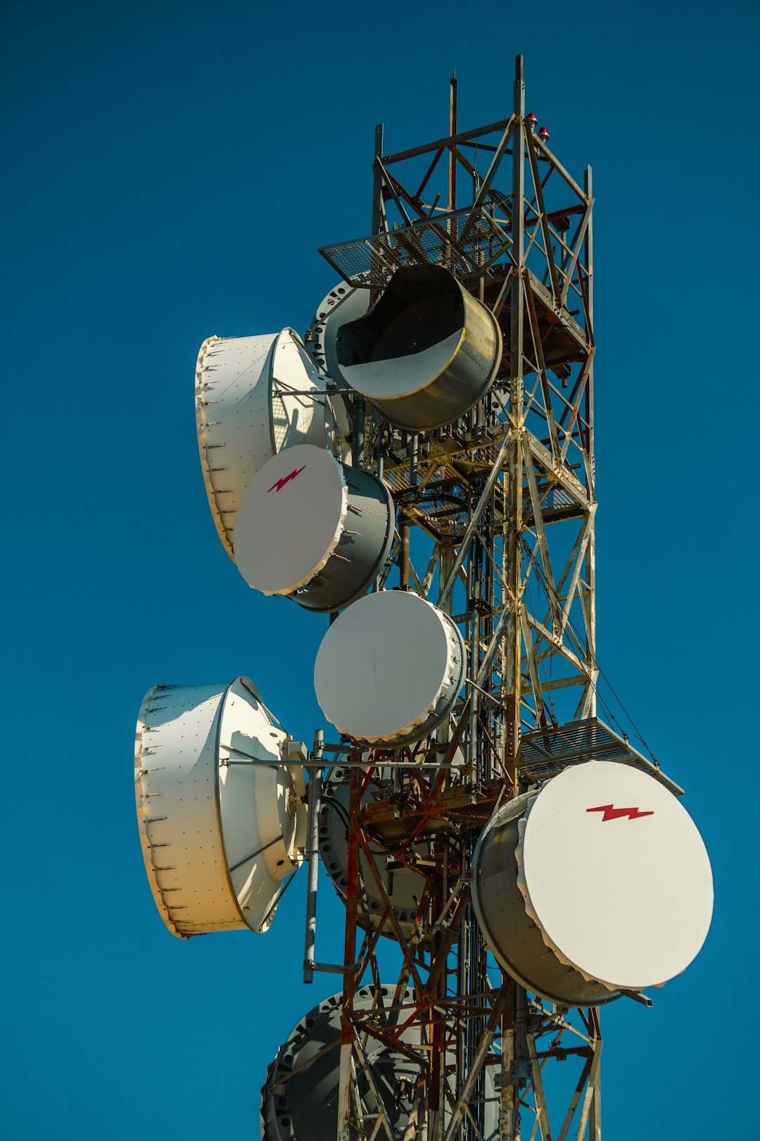 Maximize Scalability in Distributed Data for Seamless Teleconferences
